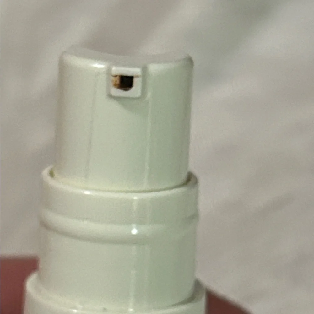 Gucci Éternité de Beauté‎ Foundation - Deep Full Coverage Shade 2354